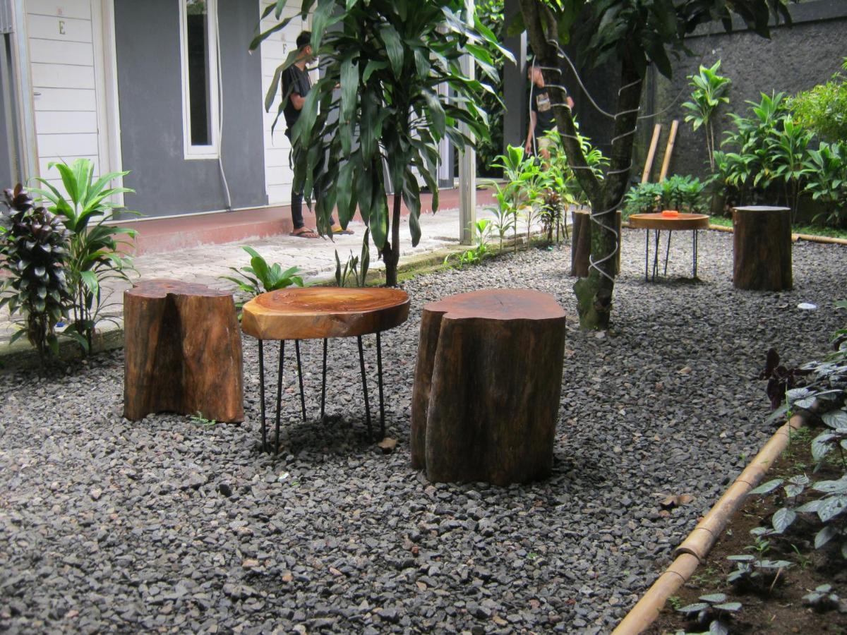 Hotel Aqilakost N Cafe Gadog Puncak Bogor Zewnętrze zdjęcie