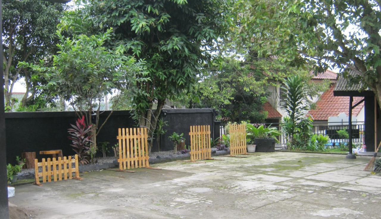 Hotel Aqilakost N Cafe Gadog Puncak Bogor Zewnętrze zdjęcie